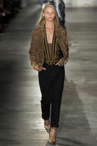 Look 28